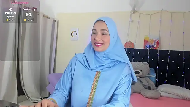 Snapshot of ShanaJamil chatting on 03.17.26 ShanaJamil online show from 03.17.26