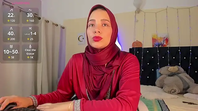 Snapshot of ShanaJamil chatting on 04.13.26 ShanaJamil online show from 04.13.26