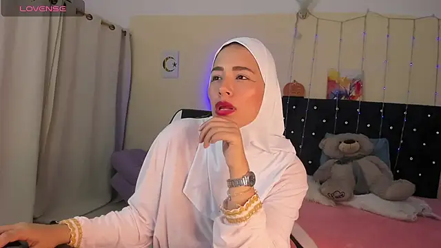 Snapshot of ShanaJamil chatting on 04.15.26 ShanaJamil online show from 04.15.26