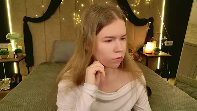 Snapshot of Alida_Brice chatting on 03.24.26 Alida Brice online show from 03.24.26