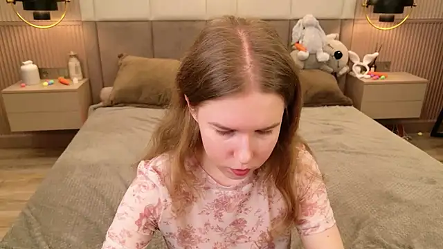 Snapshot of Alida_Brice chatting on 04.04.26 Alida Brice online show from 04.04.26