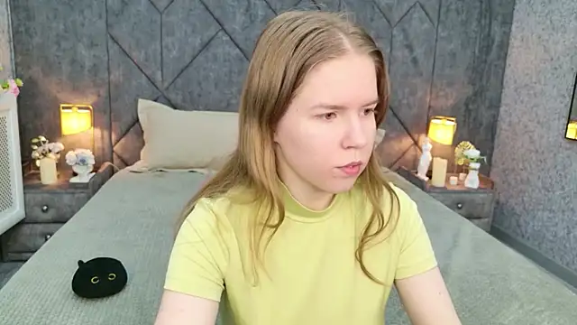 Snapshot of Alida_Brice chatting on 04.10.26 Alida Brice online show from 04.10.26