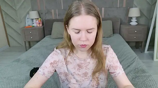 Snapshot of Alida_Brice chatting on 04.11.26 Alida Brice online show from 04.11.26