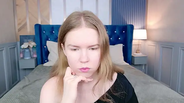 Snapshot of Alida_Brice chatting on 04.21.26 Alida Brice online show from 04.21.26