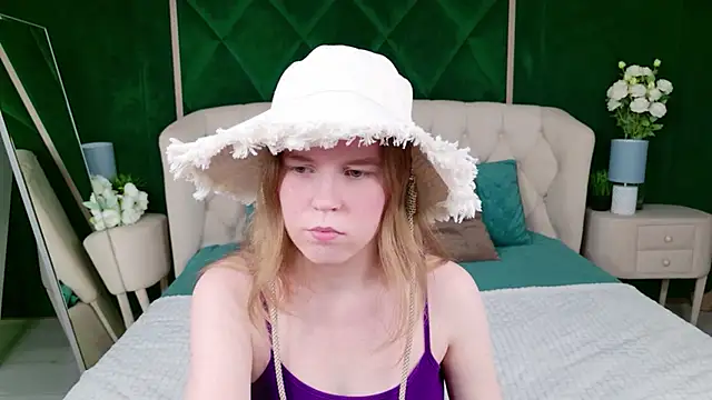 Snapshot of Alida_Brice chatting on 05.04.26 Alida Brice online show from 05.04.26