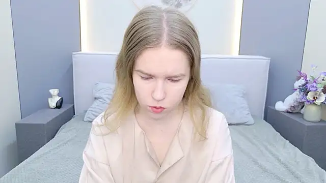 Snapshot of Alida_Brice chatting on 05.12.26 Alida Brice online show from 05.12.26