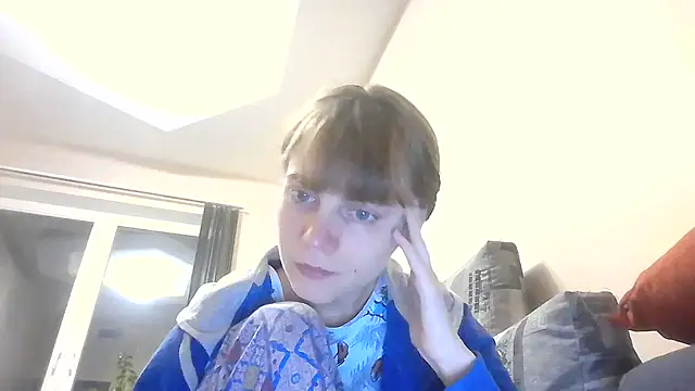 Snapshot of Loriven chatting on 10.28.25 Loriven online show from 10.28.25