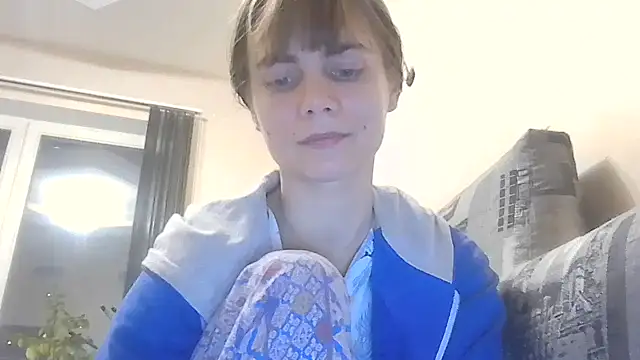 Snapshot of Loriven chatting on 11.04.25 Loriven online show from 11.04.25