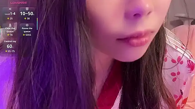 Snapshot of Sweet-taiyang chatting on 10.19.25 Sweet-taiyang online show from 10.19.25
