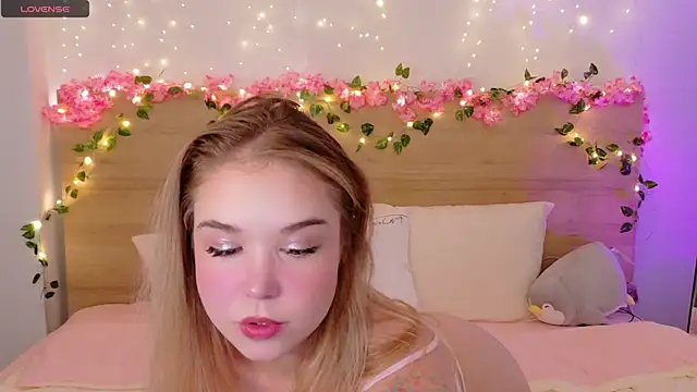 Snapshot of Lilith_Bonheur chatting on 09.15.25 Lilith Bonheur online show from 09.15.25
