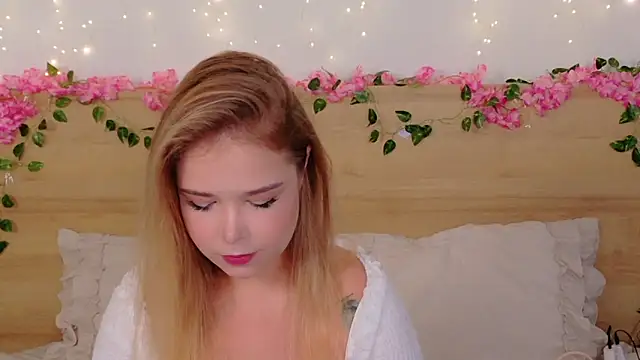 Snapshot of Lilith_Bonheur chatting on 10.23.25 Lilith Bonheur online show from 10.23.25