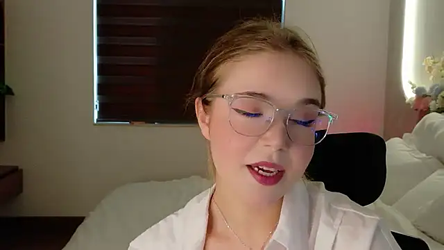 Lilith Bonheur online show from 04.10.26