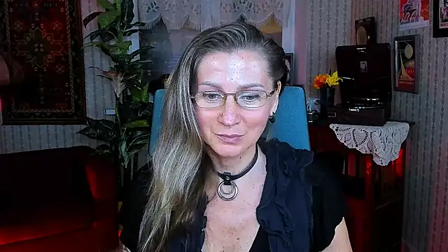 Snapshot of UmaSpace chatting on 09.14.25 UmaSpace online show from 09.14.25