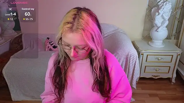 JuicyLullu online show from 12.01.25