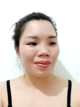 Snapshot of Nyla-a chatting on 10.18.25 Nyla-a online show from 10.18.25