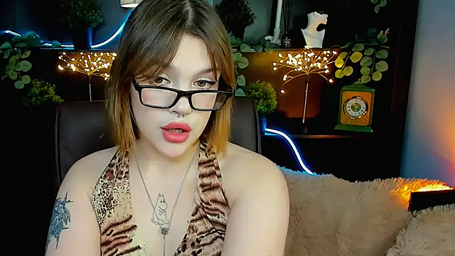 Snapshot of KiraRid chatting on 11.01.25 KiraRid online show from 11.01.25