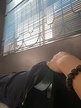 Snapshot of vila25cm chatting on 09.15.25 vila25cm online show from 09.15.25