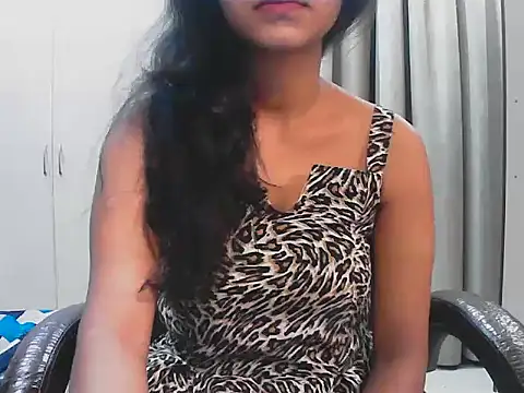 short girl  online show from 10.01.25