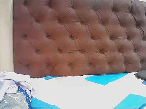 short girl  online show from 10.15.25