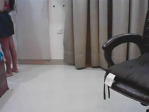 short girl  online show from 10.16.25