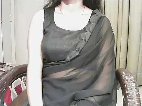 short girl  online show from 12.13.25