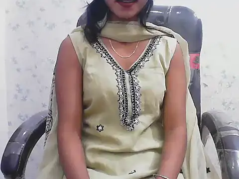 short girl  online show from 04.07.26