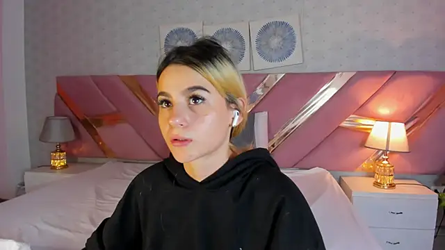 ChloeLaurentt online show from 12.14.25