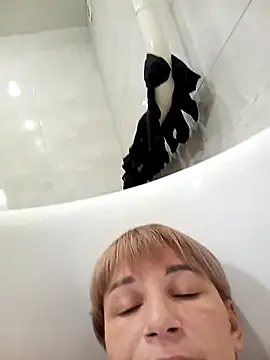 Snapshot of SweetKiss96 chatting on 09.28.25 SweetKiss96 online show from 09.28.25