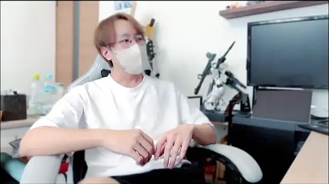 Snapshot of haruchin_oO chatting on 10.10.25 haruchin oO online show from 10.10.25