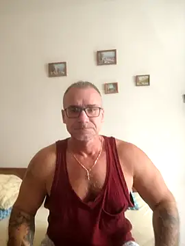 Snapshot of chcem1975 chatting on 09.15.25 chcem1975 online show from 09.15.25