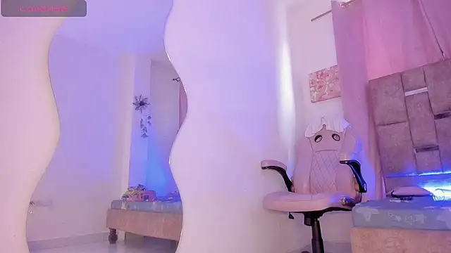 Snapshot of Mia_royal chatting on 02.14.26 Mia royal online show from 02.14.26