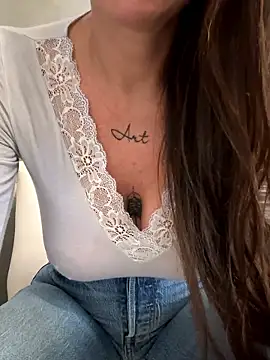 Snapshot of ainaht chatting on 02.04.26 ainaht online show from 02.04.26