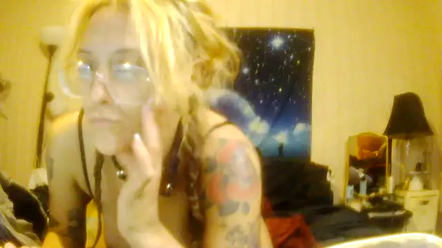 Snapshot of darnette_daisy chatting on 05.24.26 darnette daisy online show from 05.24.26