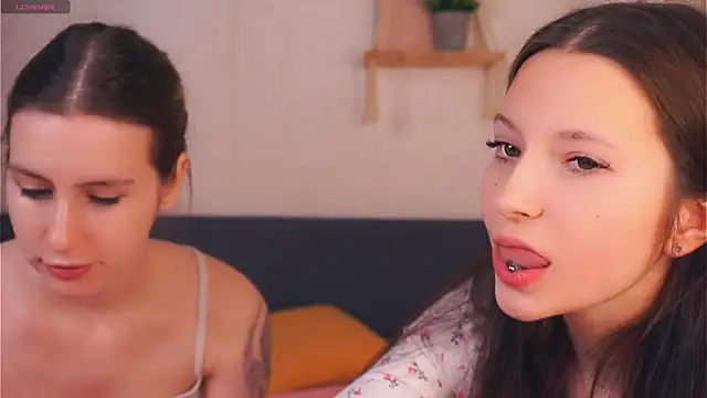 GabrielleLynchard online show from 11.23.25