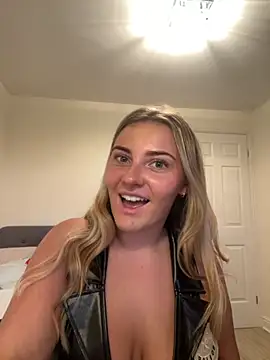 Snapshot of Sapphireroseee chatting on 10.31.25 Sapphireroseee online show from 10.31.25