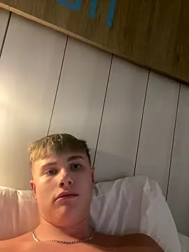 Snapshot of Sammyboy2211 chatting on 10.02.25 Sammyboy2211 online show from 10.02.25