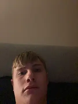 Snapshot of Sammyboy2211 chatting on 10.27.25 Sammyboy2211 online show from 10.27.25