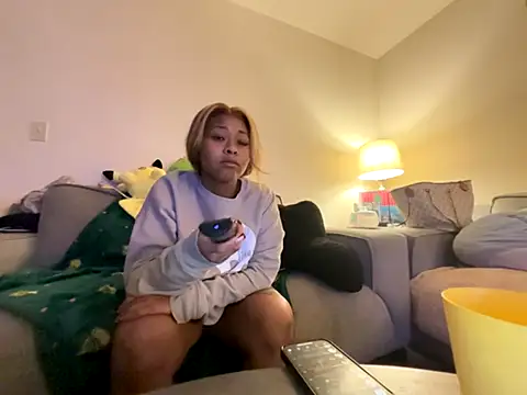 Snapshot of GoddessFatPuss chatting on 10.27.25 GoddessFatPuss online show from 10.27.25