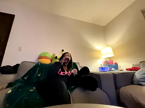 Snapshot of GoddessFatPuss chatting on 12.15.25 GoddessFatPuss online show from 12.15.25