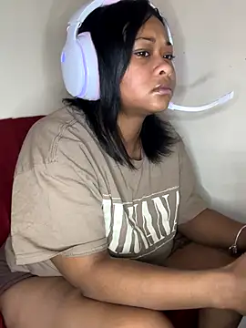 Snapshot of GoddessFatPuss chatting on 12.16.25 GoddessFatPuss online show from 12.16.25