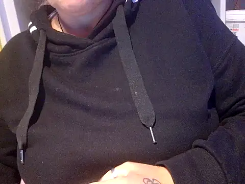 Snapshot of Milf_Lady_Frankfurt chatting on 09.28.25 Milf Lady Frankfurt online show from 09.28.25