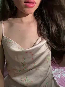 Snapshot of Bella_sexy98 chatting on 05.18.26 Bella sexy98 online show from 05.18.26