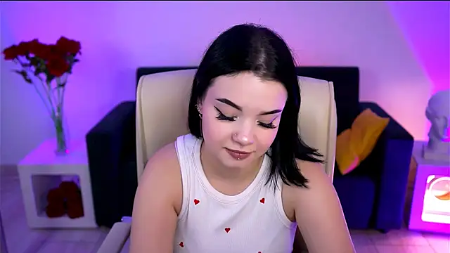 Snapshot of leslierowe_ chatting on 09.21.25 leslierowe  online show from 09.21.25