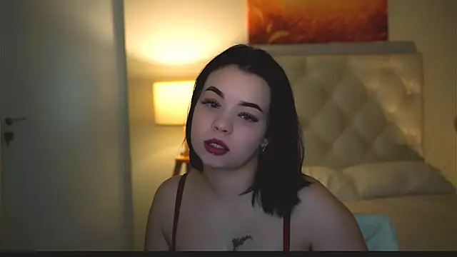 Snapshot of leslierowe_ chatting on 09.24.25 leslierowe  online show from 09.24.25