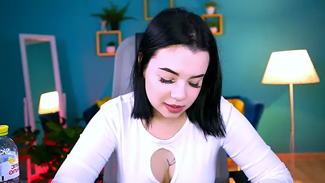 Snapshot of leslierowe_ chatting on 10.04.25 leslierowe  online show from 10.04.25