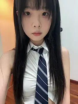 Snapshot of qiqi_x chatting on 05.17.26 qiqi x online show from 05.17.26