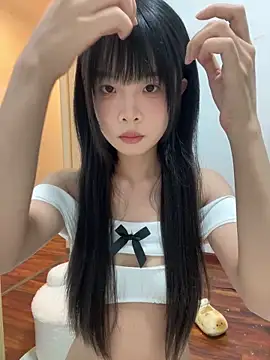 Snapshot of qiqi_x chatting on 05.19.26 qiqi x online show from 05.19.26