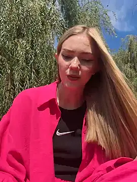 MilaMoone online show from 09.18.25