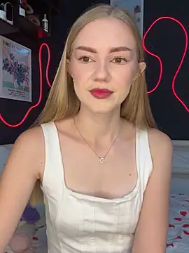 MilaMoone online show from 10.18.25