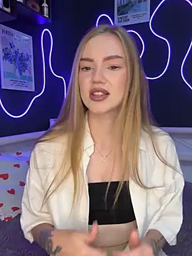 MilaMoone online show from 10.19.25